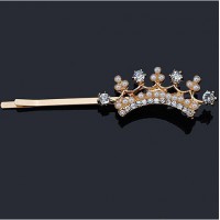 Épingle dorée couronne