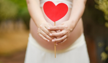 Utiliser les huiles essentielles pendant la grossesse, c’est possible !